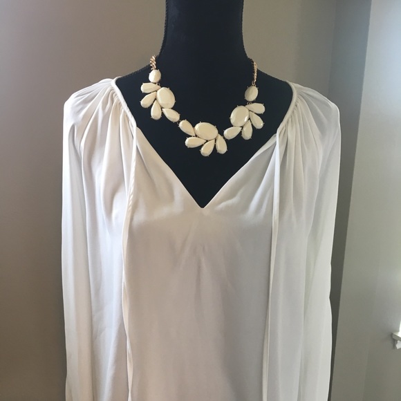 Beautiful white blouse - excellent  condition - Picture 1 of 6